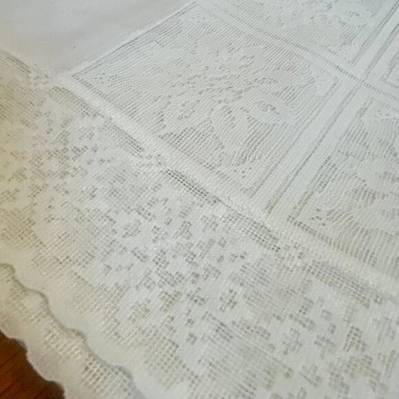 Vintage White Lace Square Tablecloth Floral Design 43" x 43 - Picture 7 of 9